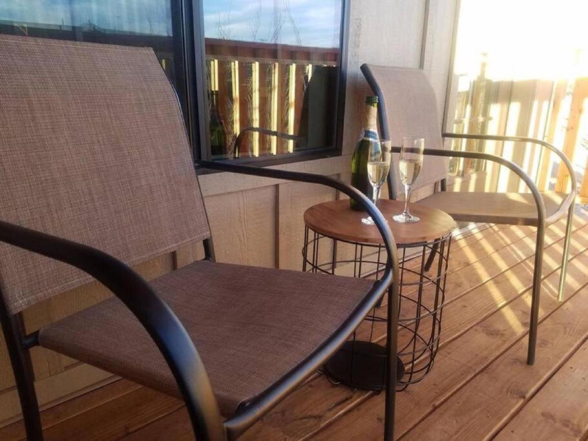 Miners #4 - King Bed - Private Balcony With Views Chalet Tombstone